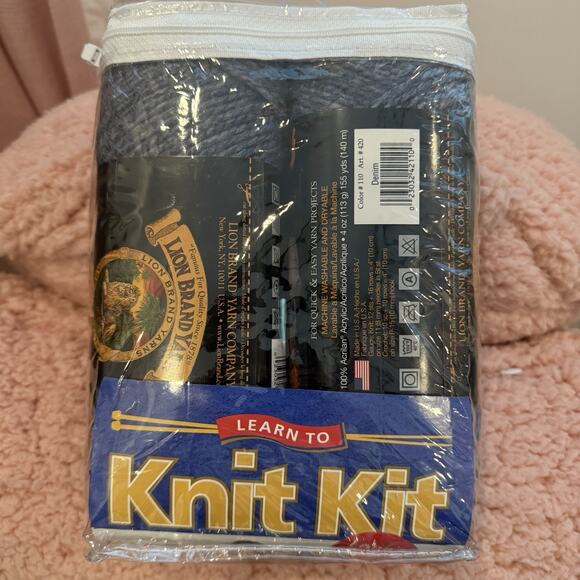 LION BRAND LEARN To KNIT KIT INCLUDES YARN & NEEDLES DENIM COLOR - Picture 3 of 8